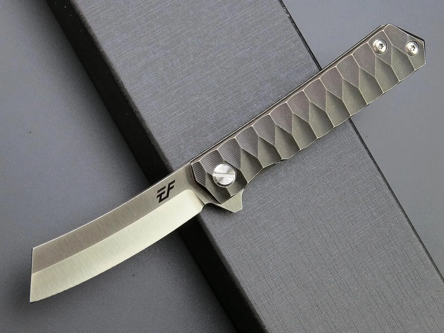Eafengrow EF97 Pocket Knife Folding Knives D2 Steel Blade Titanium Handle Camping Outdoor Tools Knife EDC Hand Tool (black)