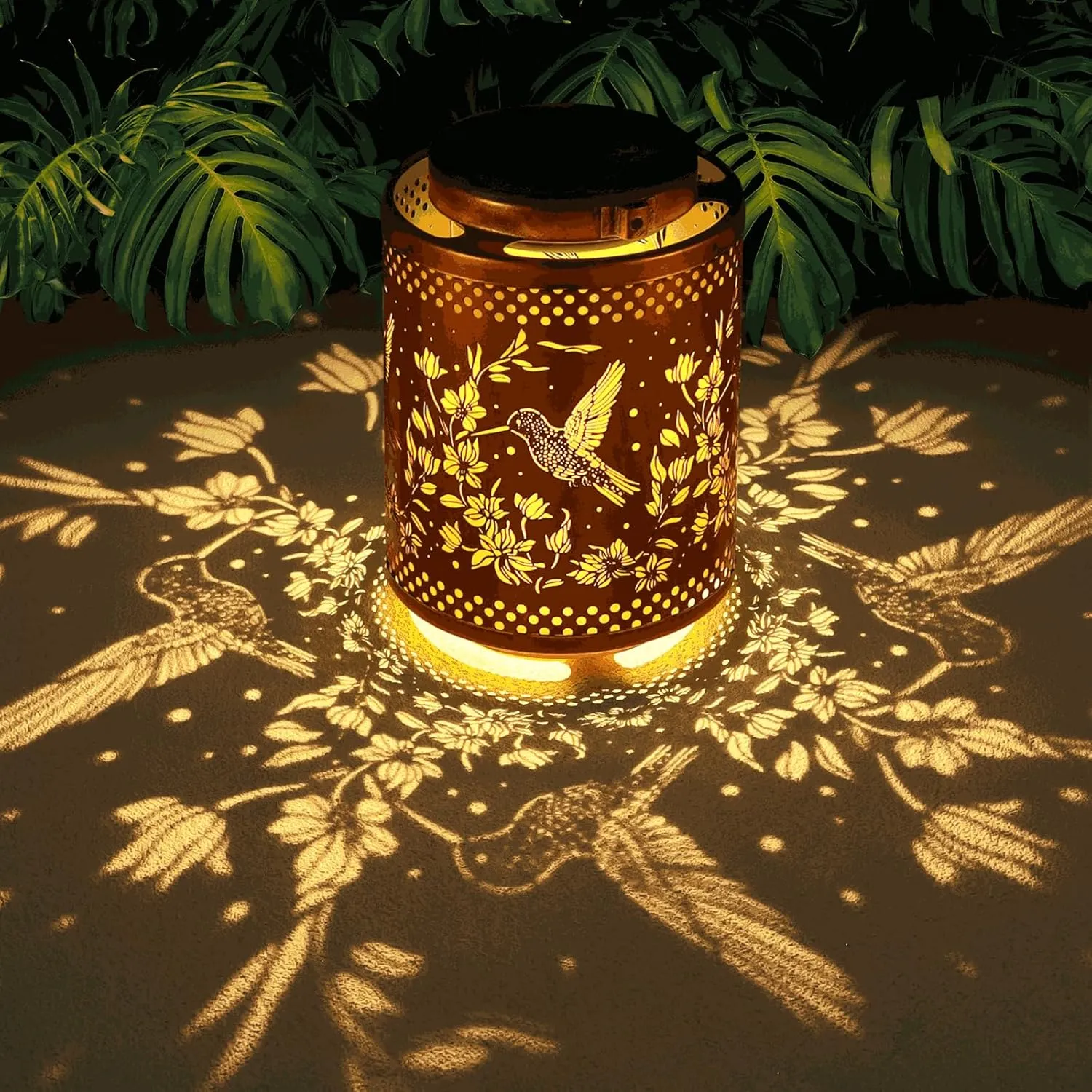 Hummingbird Solar Lanterns Garden Decor Birthday Gifts for Women Mon Grandma Metal Hanging Solar Lights Waterproof Outdoor Decoration for Outside LED Lanterns for Yard Patio Lawn Pathway Landscape